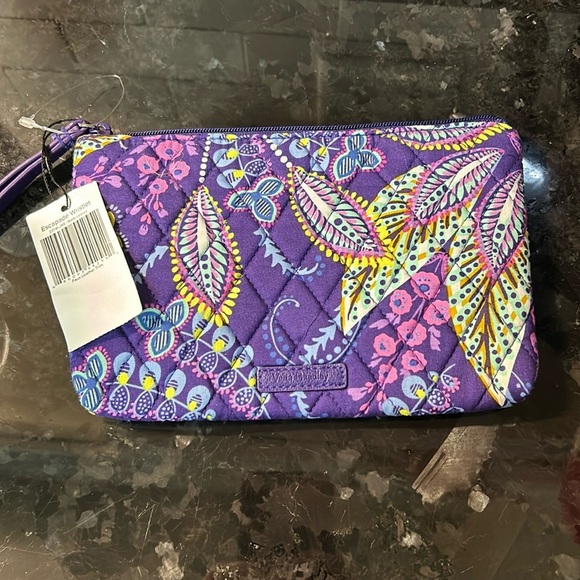 Vera Bradley's ESCAPADE WRISTLET in BATIK LEAVES PATTERN, Purple, Purse, NWT - Picture 1 of 4